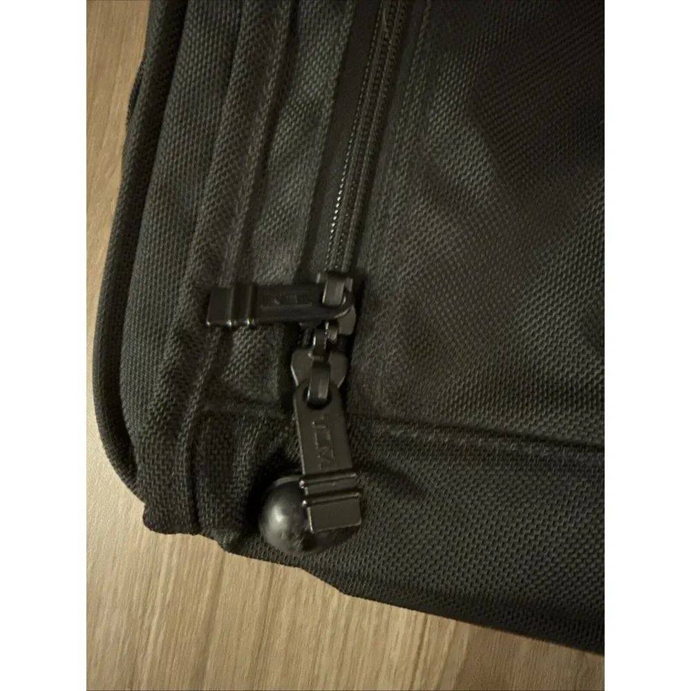 Tumi Messenger‎ Bag Log Laptop Briefcase Style Nylon Crossbody Strap Made in USA